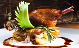 DEQ Lounge launches Canadian comfort food menu in 2015