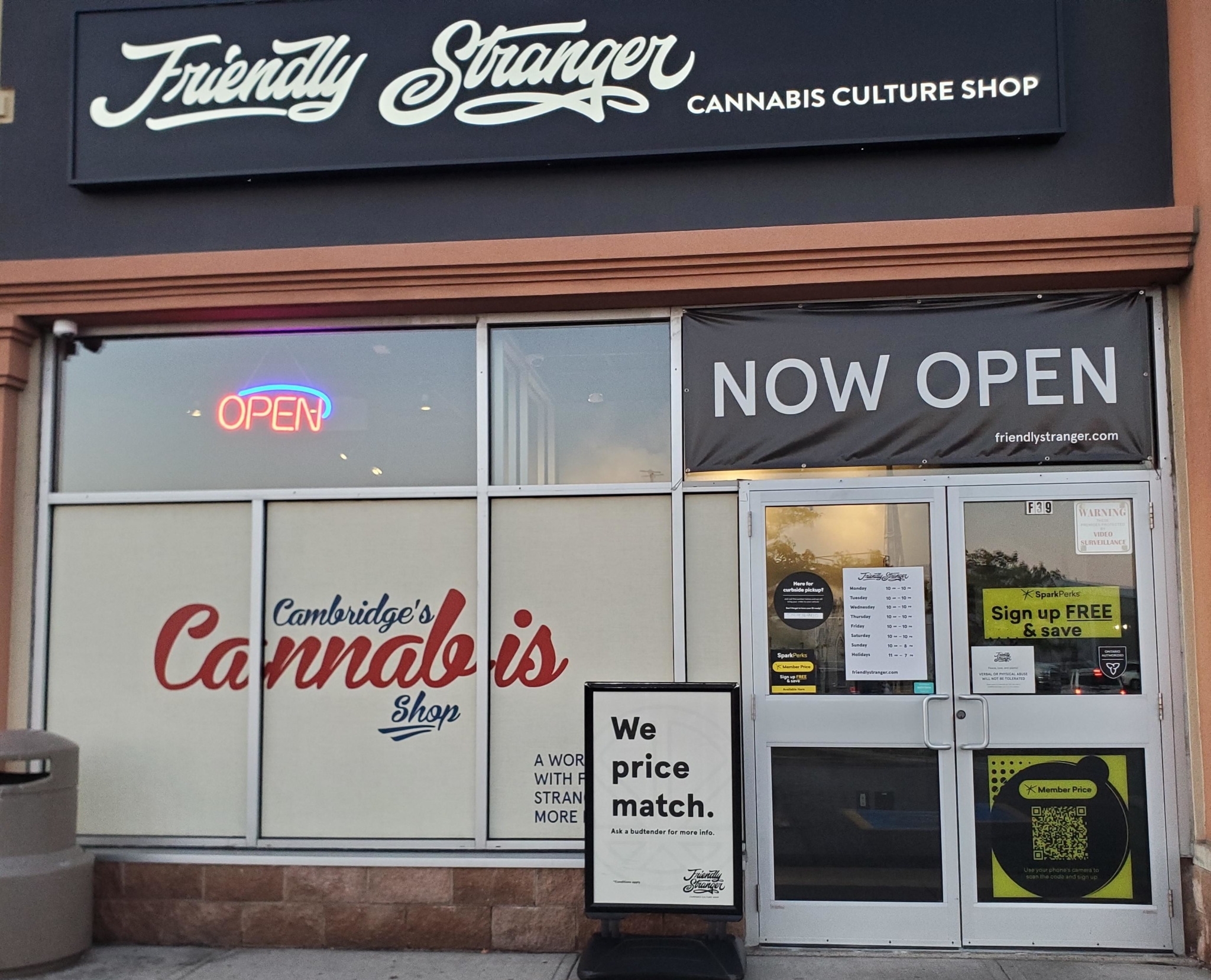 Friendly Stranger Cannabis Culture Shop | Cambridge (Franklin Blvd) Weed Store - Cannabis thérapeutique