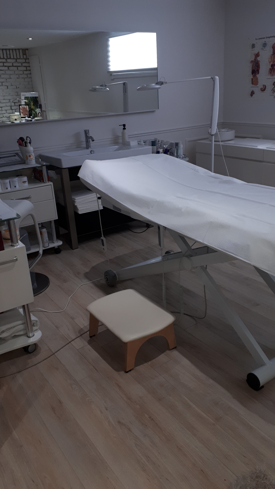 View Esthétique Nicole Bonenfant’s Beaconsfield profile