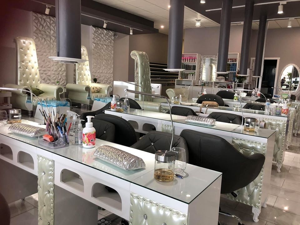 Royal Spa Nails & Lashes - 15527 118 Ave Nw, Edmonton, AB