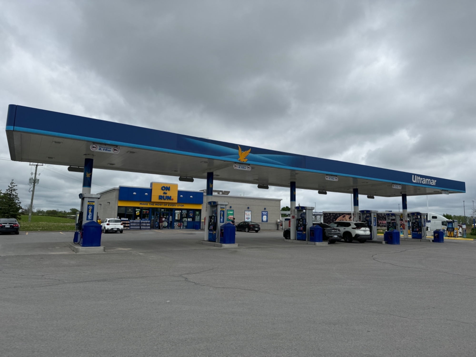 ultramar - gas station - Stations-services