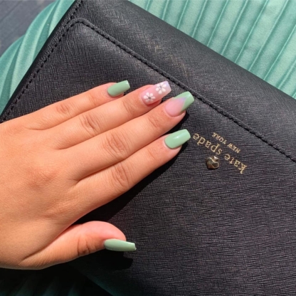 Lavish Nails And Spa - Ongleries