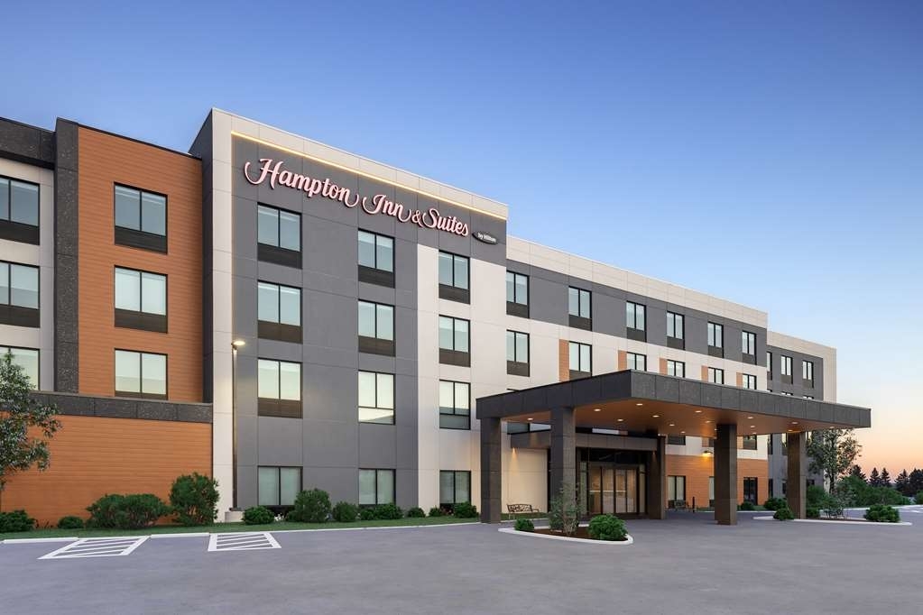 Hampton Inn & Suites by Hilton Orangeville, ON - Hotels
