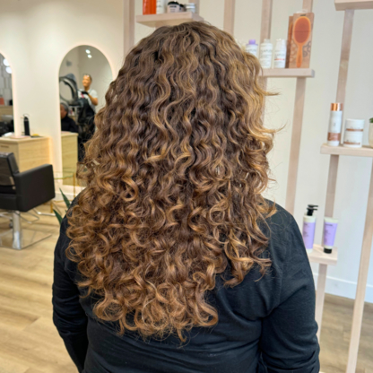 DES Curl Spa Salon - Salons de coiffure