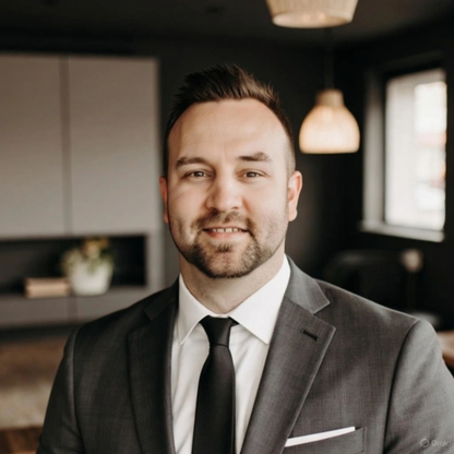 Jake Frisson Personal Real Estate Corporation - Immeubles divers