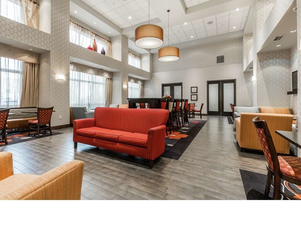 Hampton Inn & Suites by Hilton Lethbridge - Hôtels