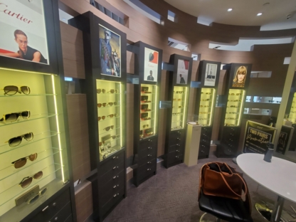 Eyemaster - Vancouver - Robson Street - Opticiens