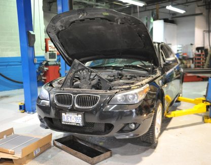 Universal Autobody Ltd - Garages de réparation d'auto