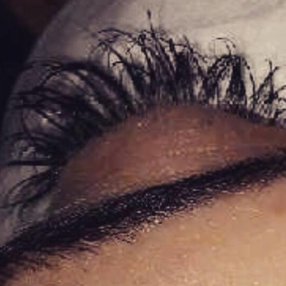 Technicienne en Extensions de Cils M Garcia - Eyelash Extensions