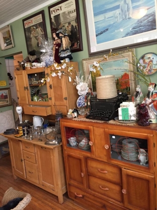White Pine Antiques and Collectables - Antiquaires