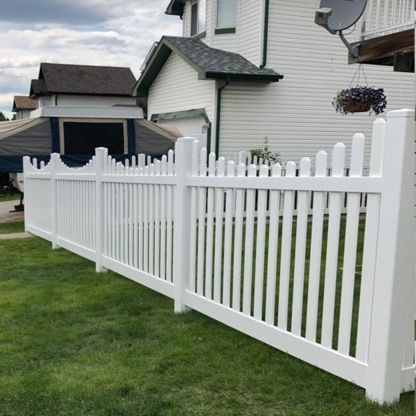 Decked Out Vinyl Fencing - Clôtures