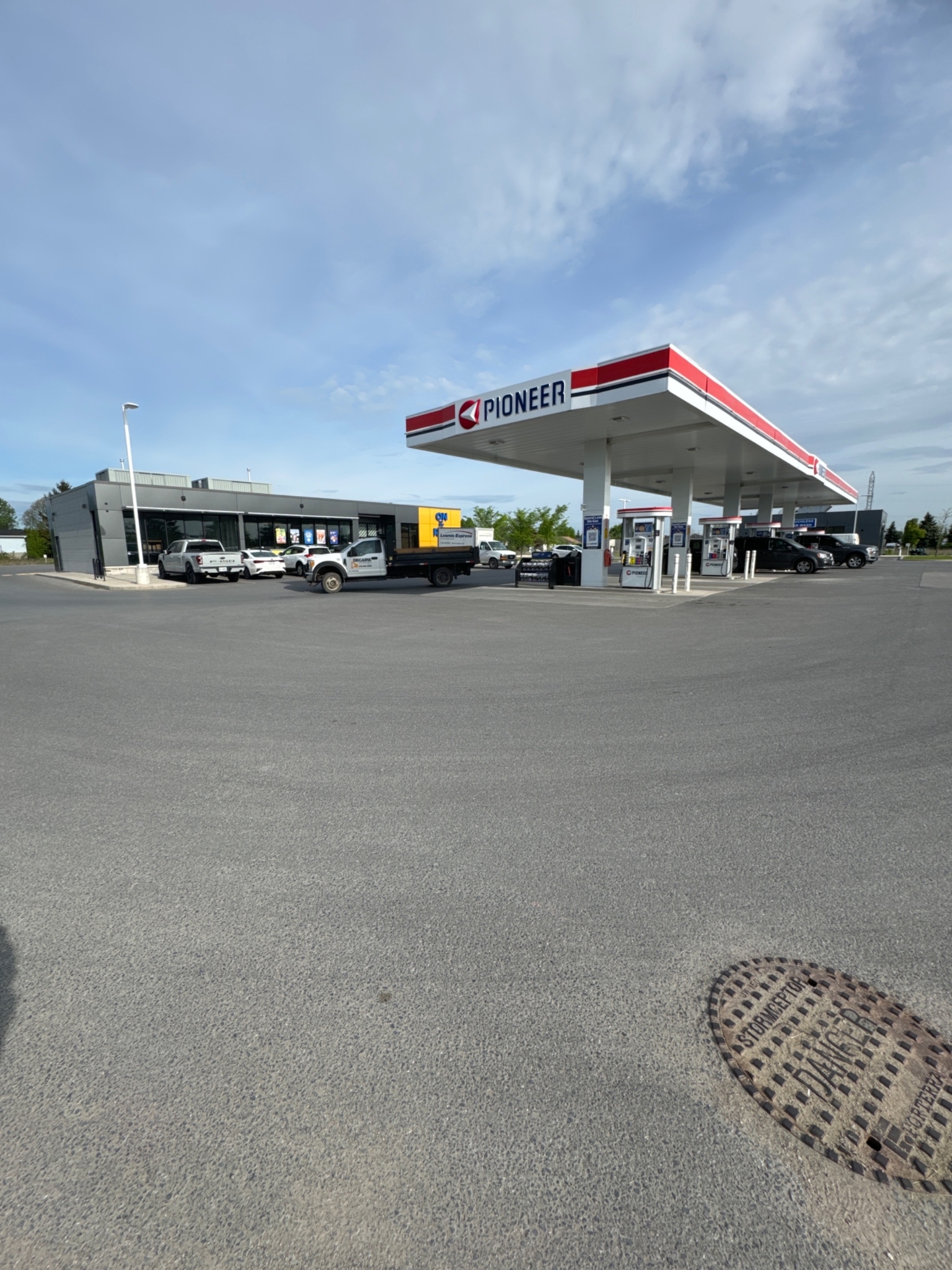 pioneer - gas station - Stations-services
