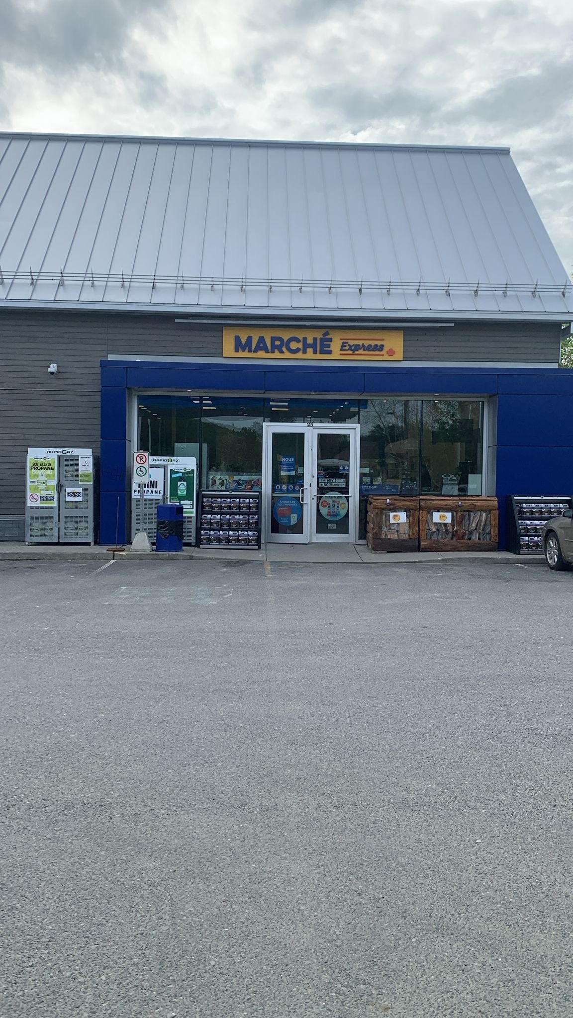 marché express - dépanneur - Stations-services
