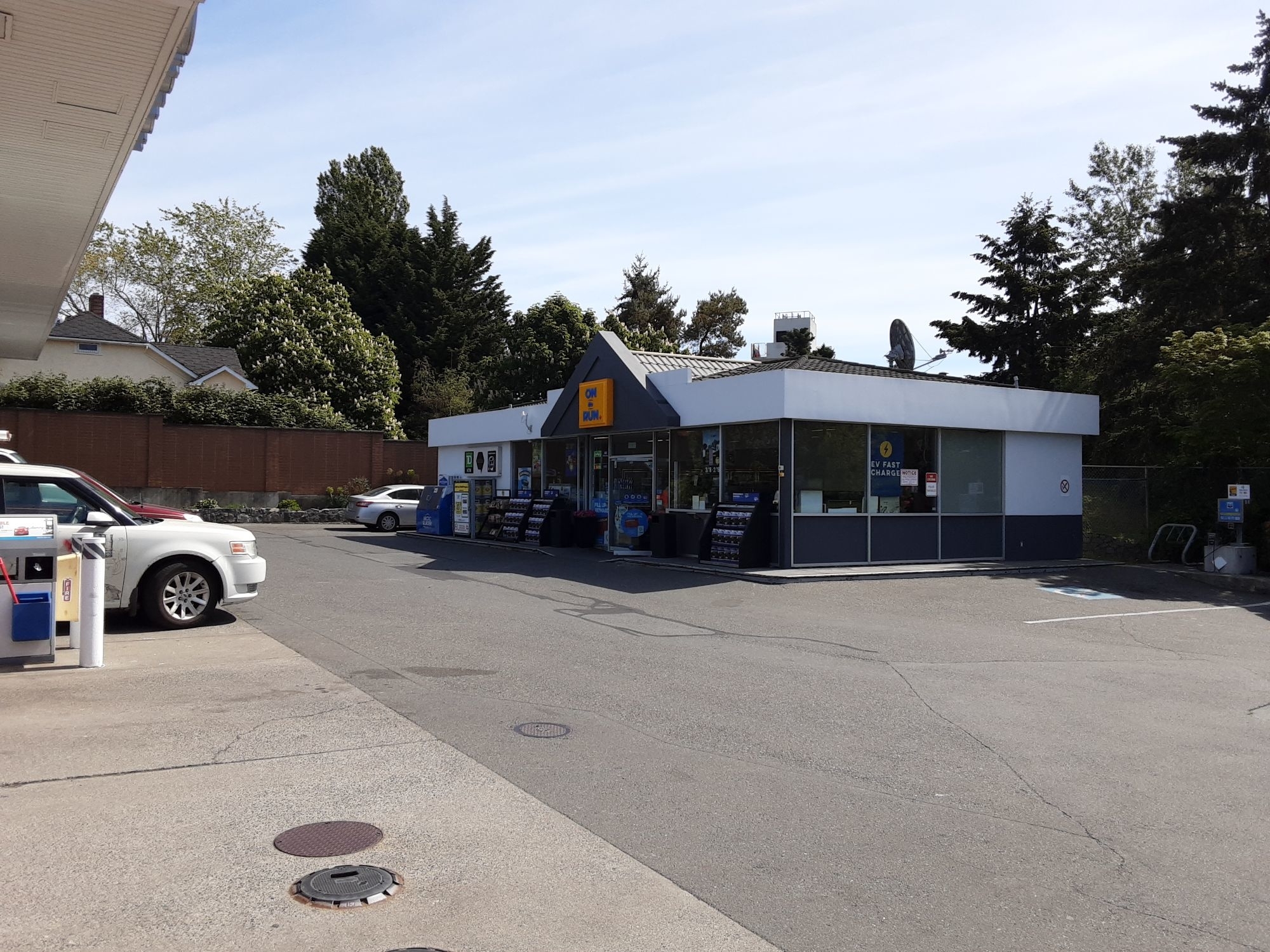 on the run - convenience store - Convenience Stores