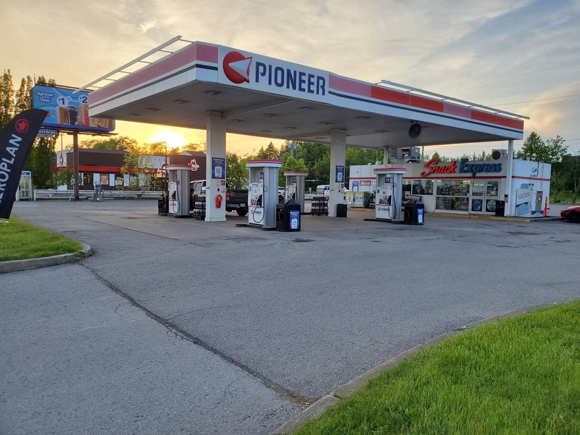 pioneer - gas station - Stations-services