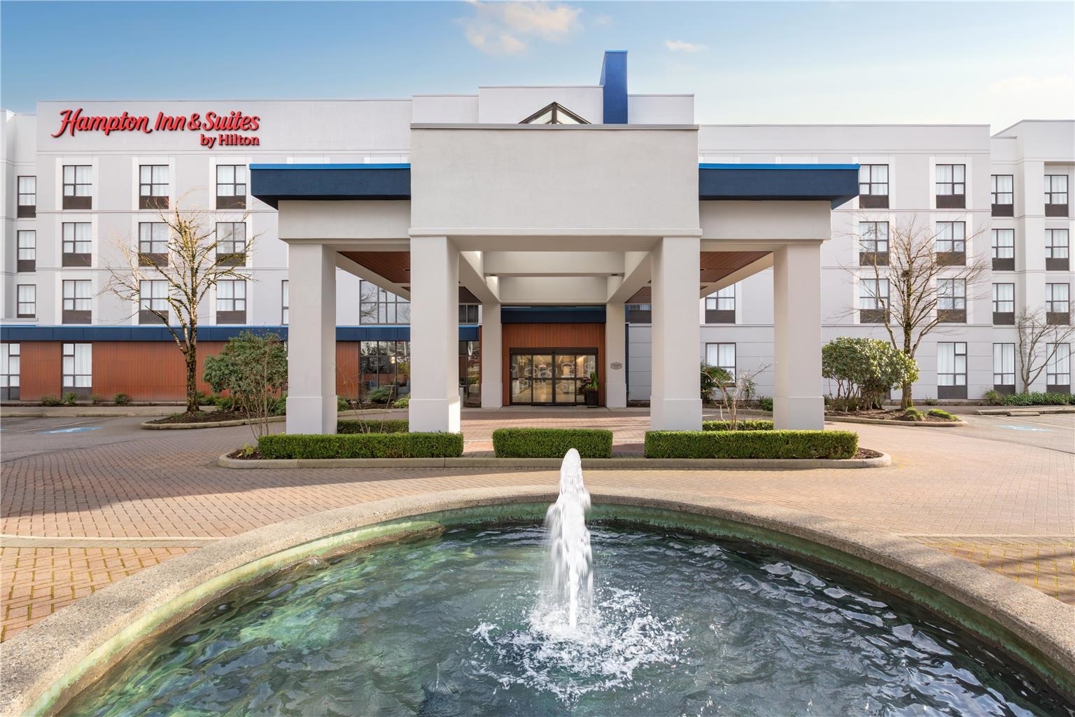 Hampton Inn & Suites by Hilton Langley-Surrey - Hotels