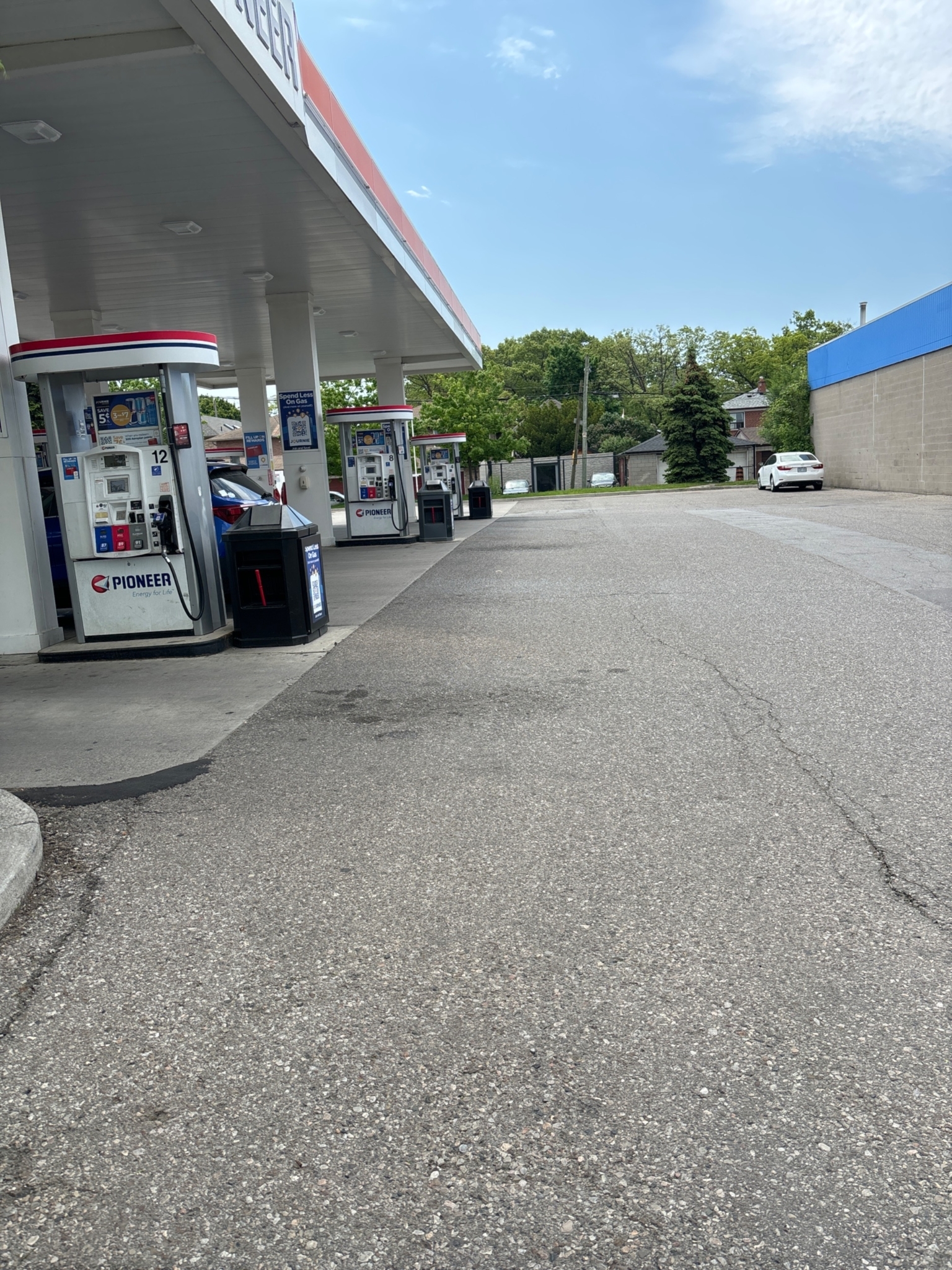 pioneer - gas station - Stations-services