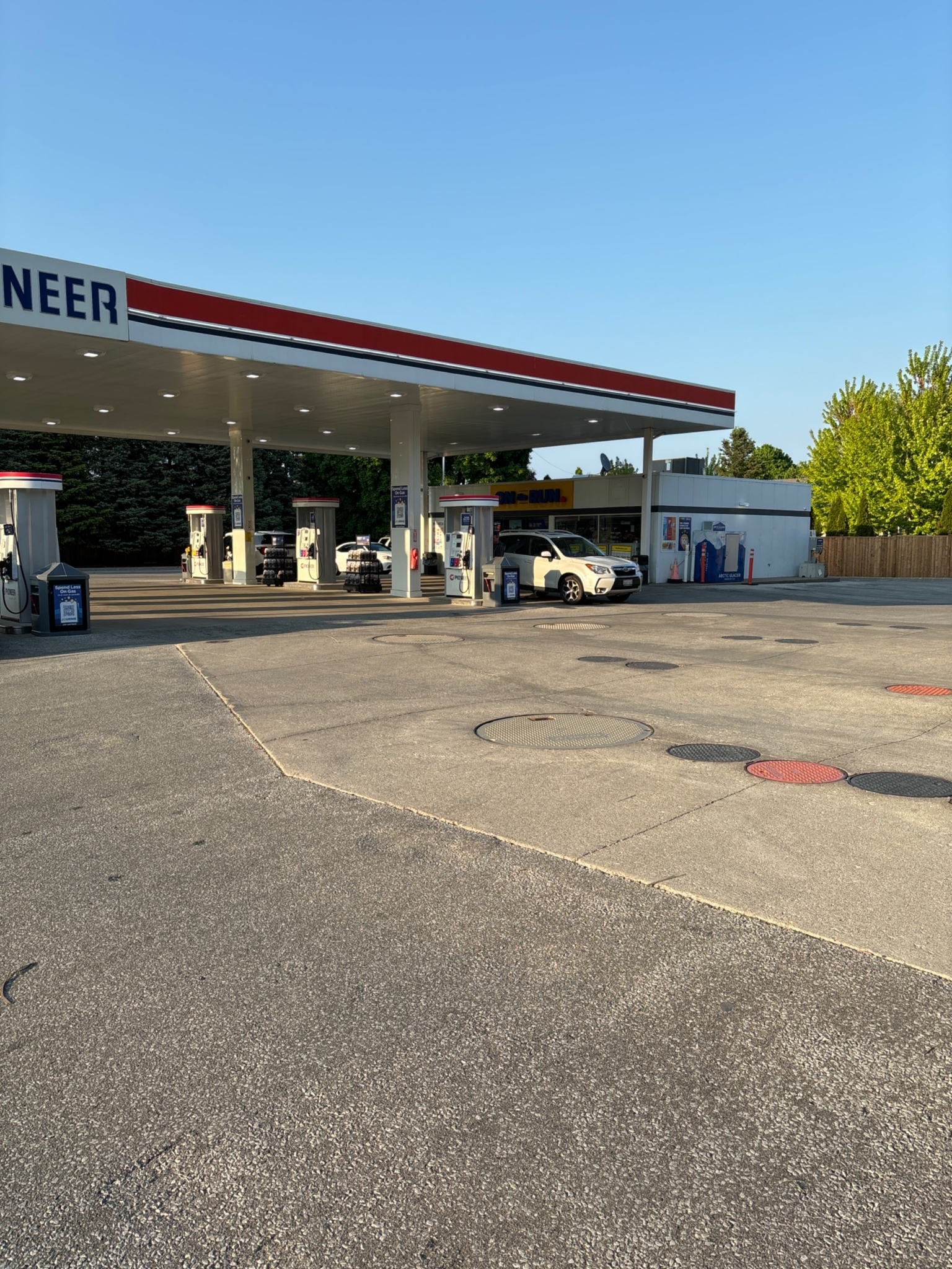 pioneer - gas station - Stations-services