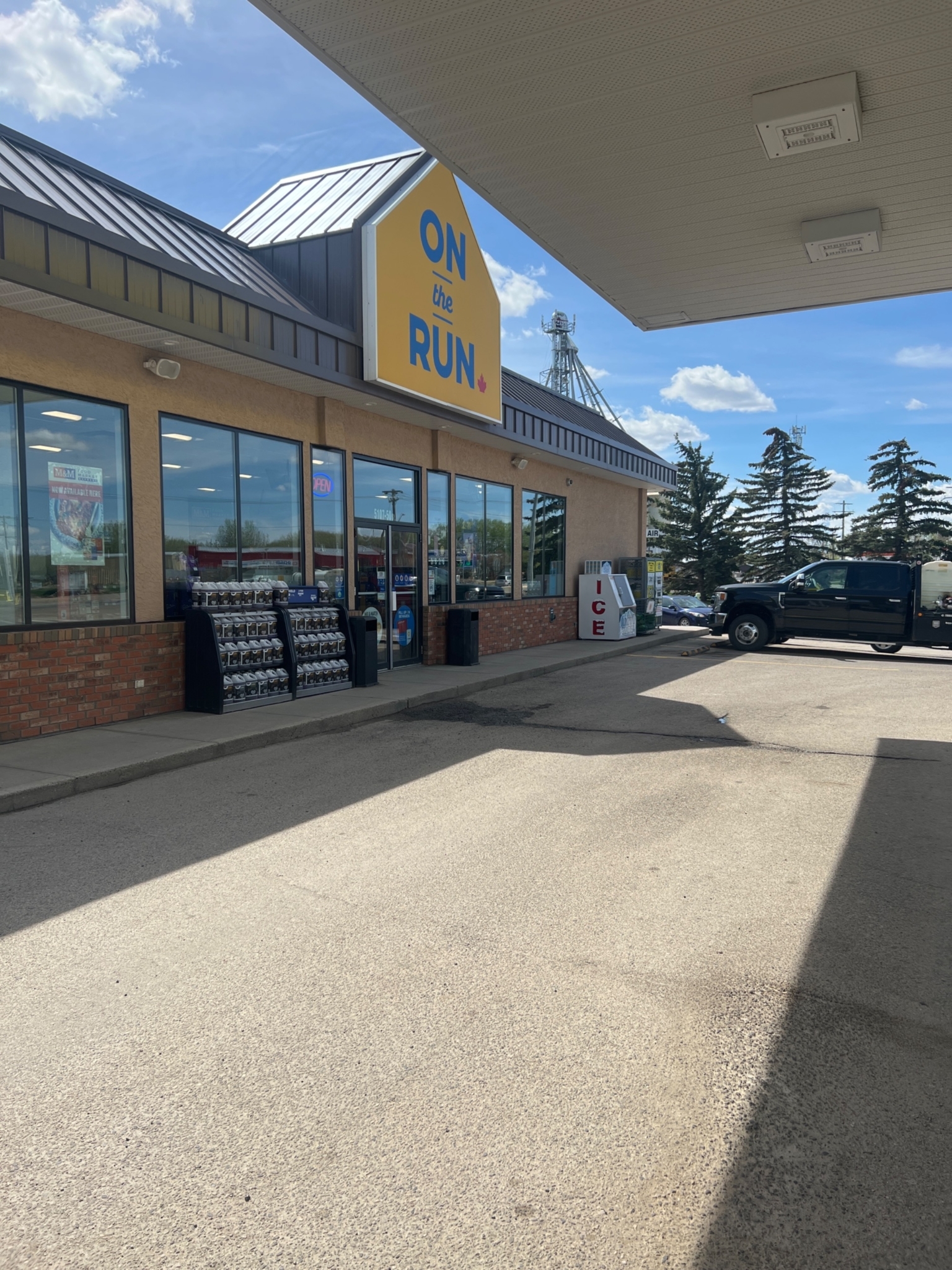 on the run - convenience store - Convenience Stores