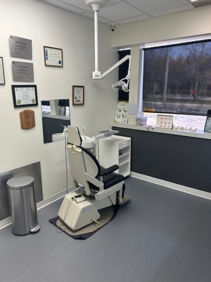 Minuk & Koster Denture Clinic - Traitement de blanchiment des dents