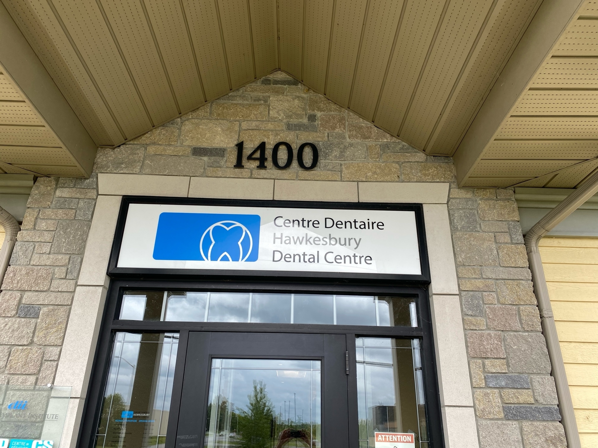 Hawkesbury Dental Centre - Dentistes