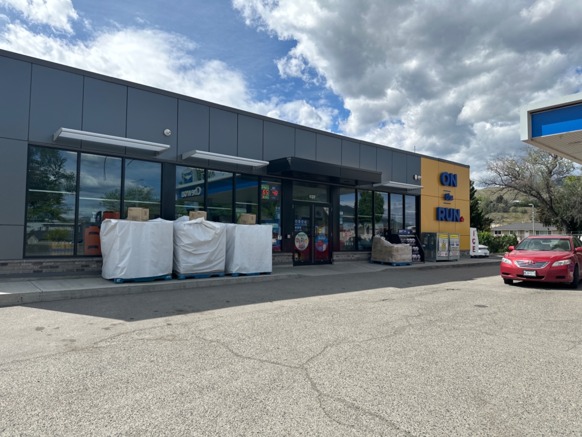 on the run - convenience store - Convenience Stores