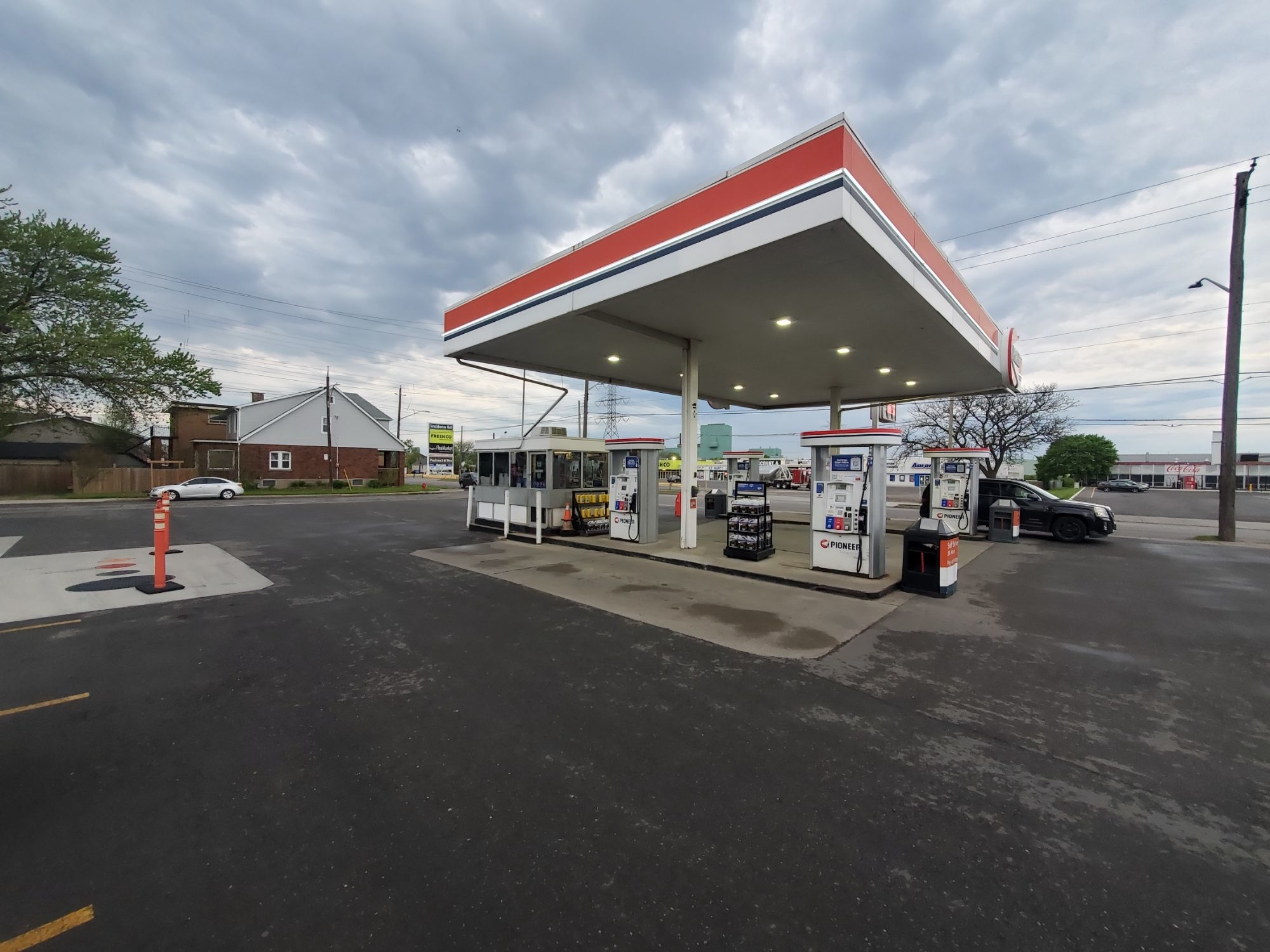 pioneer - gas station - Stations-services