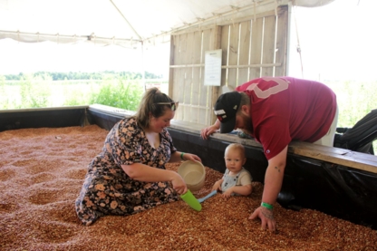 Clovermead Adventure Farm | Honey Shop - Cafés-terrasses