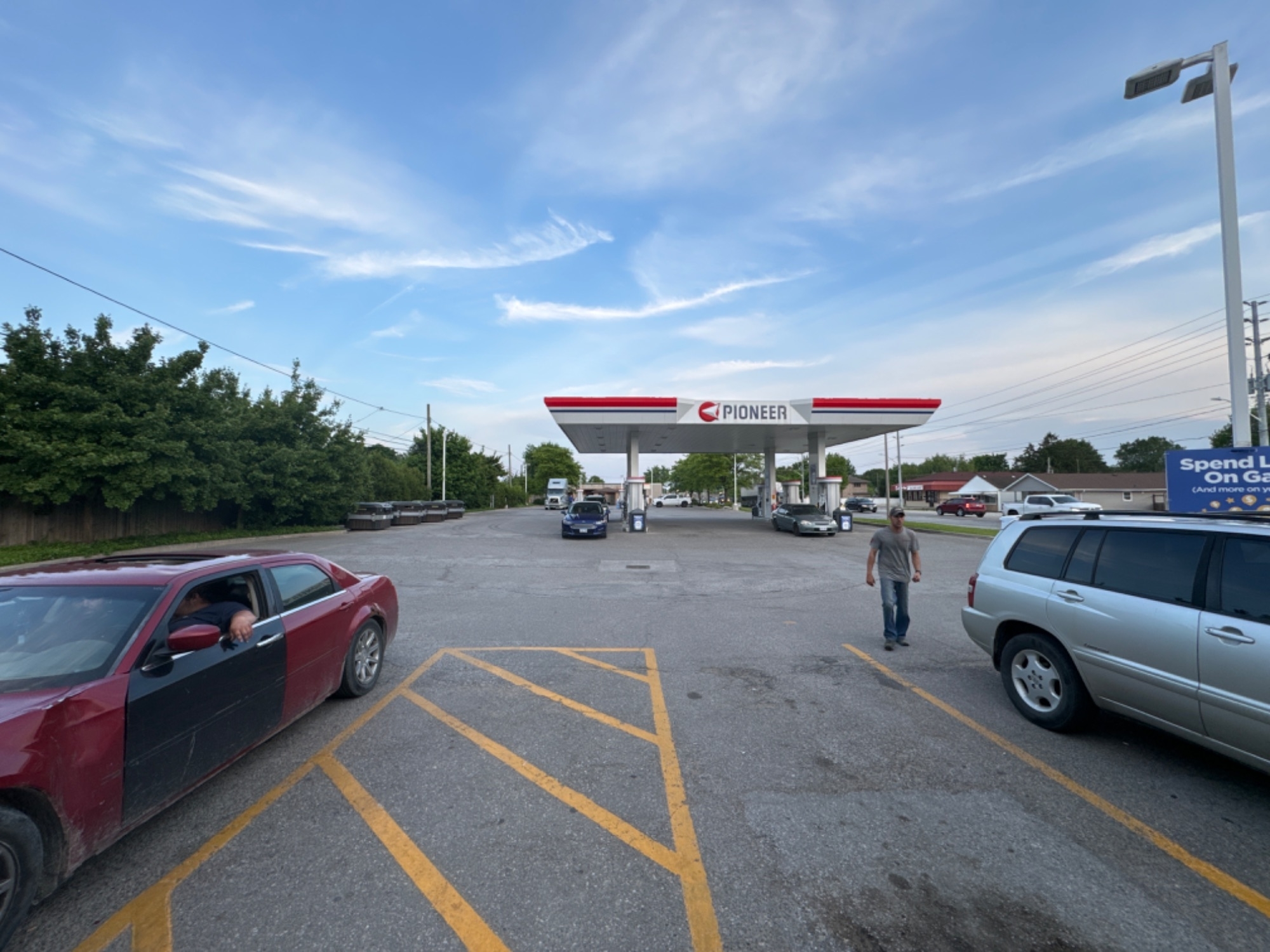 pioneer - gas station - Stations-services