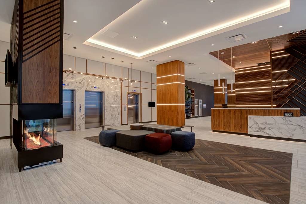 Hampton Inn by Hilton Montreal Downtown - Hotels