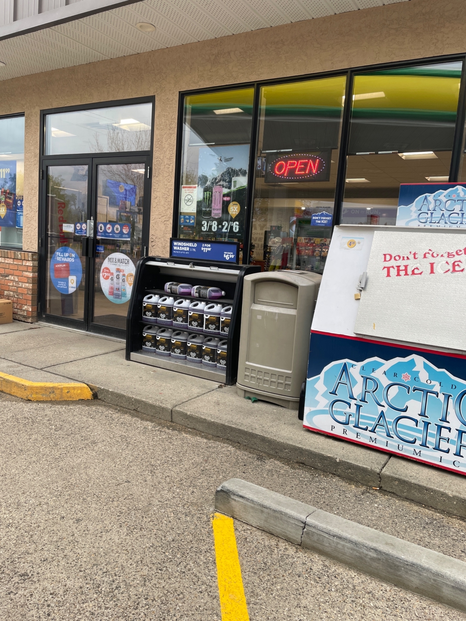 on the run - convenience store - Convenience Stores
