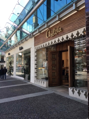 Aritzia - Clothing Stores