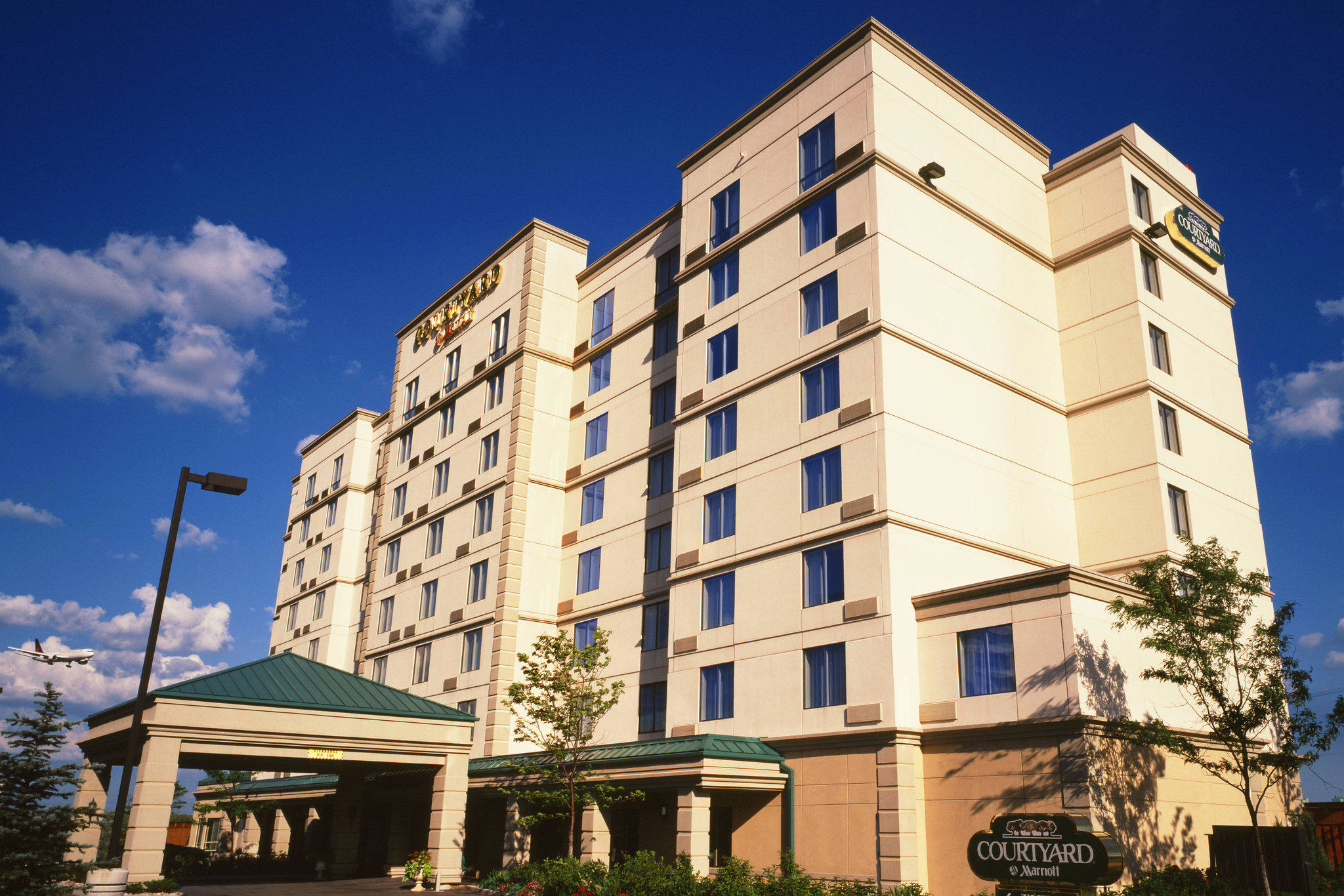 Courtyard by Marriott Toronto Airport - Hotels