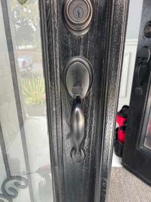 Locksmith and Garage Door Service - Serrures et serruriers