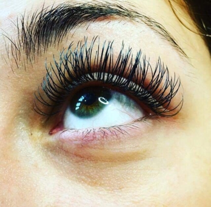 Mia Cils & Manucure - Eyelash Extensions