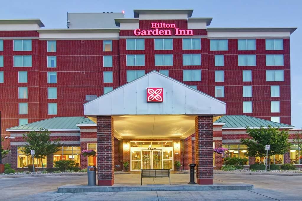 Hilton Garden Inn Ottawa Airport - Hotels