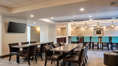 Coast Oliver Hotel - Hotels