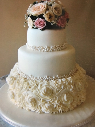 View Wedding Cake Wonders by Louise’s Wainwright profile