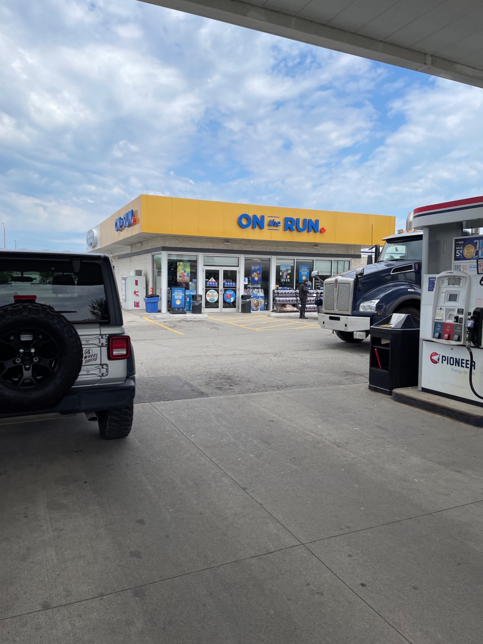 on the run - convenience store - Dépanneurs