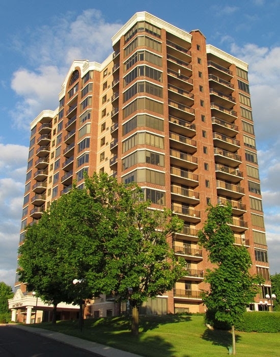 Frontenac Condominium Corp 28 1000 King St W, Kingston, ON