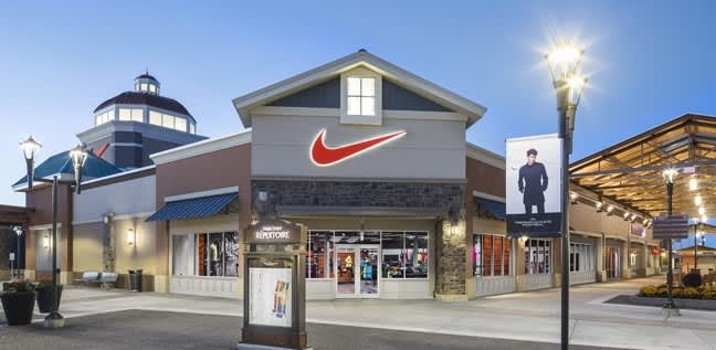 Nike Factory Store - Mirabel - Magasins de vêtements de sport