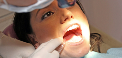 Clinique Dentaire et d'Implantologie Dr Marc Desautels Dentiste - Teeth Whitening Services
