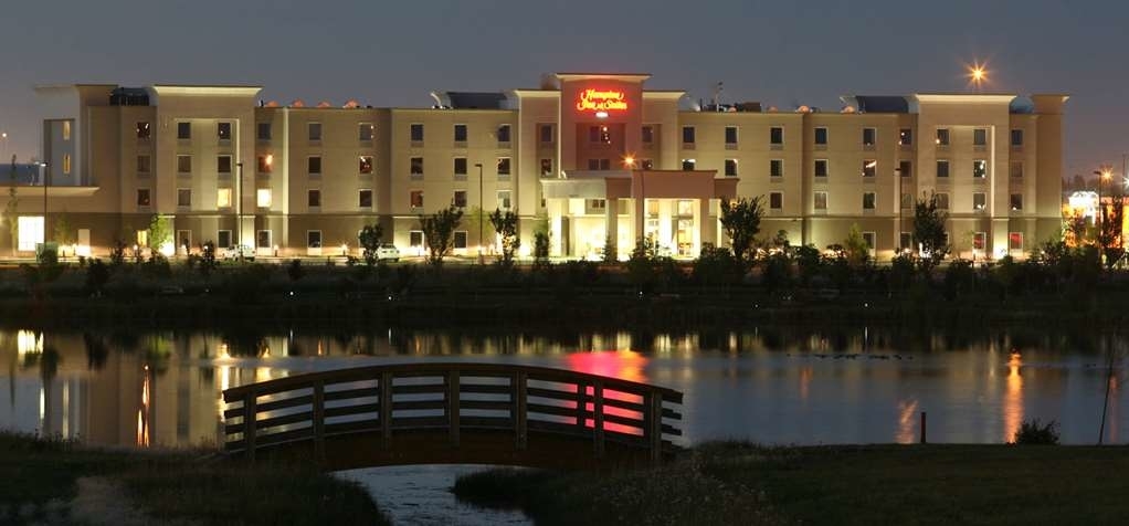 Hampton Inn & Suites by Hilton Red Deer - Hotels