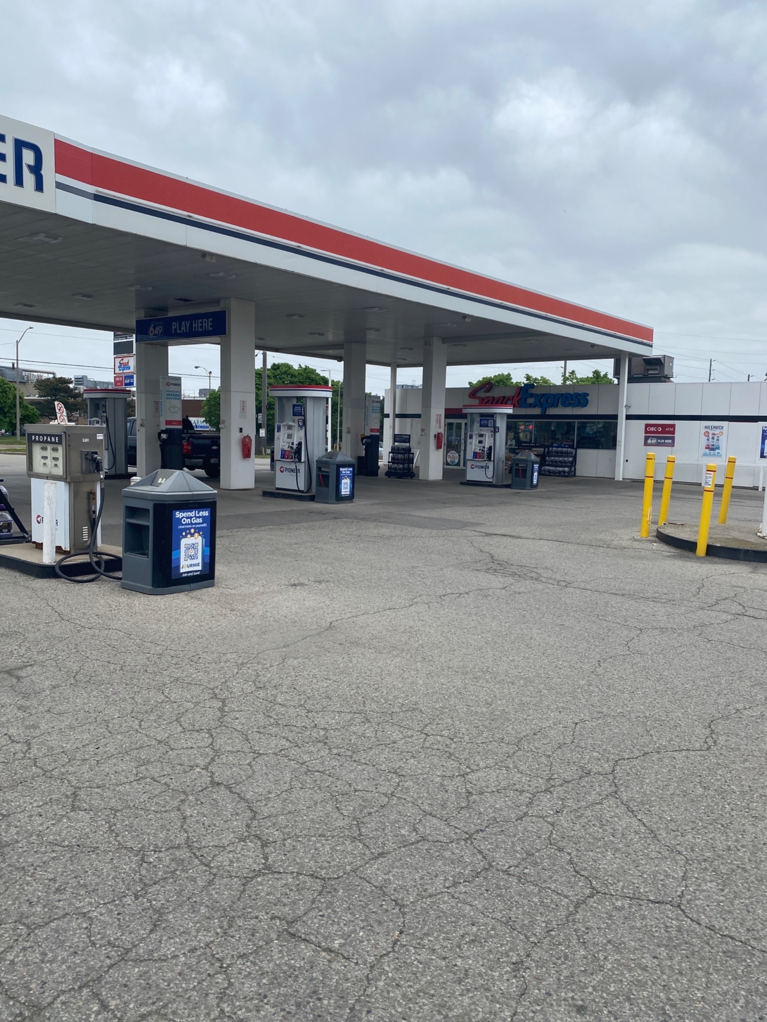 pioneer - gas station - Stations-services