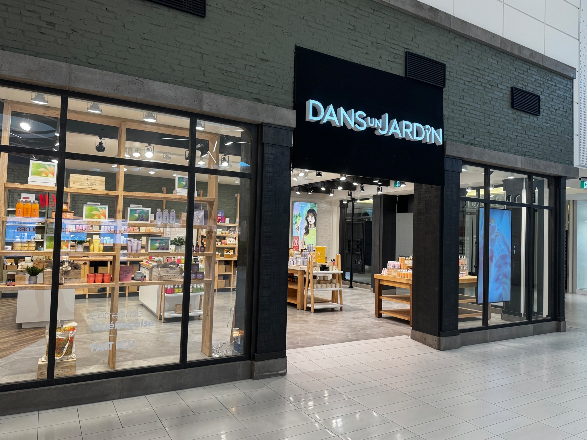 Dans Un Jardin - Cosmetics & Perfumes Stores