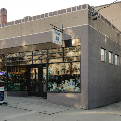 Notably, a Book Lover's Emporium - Librairies