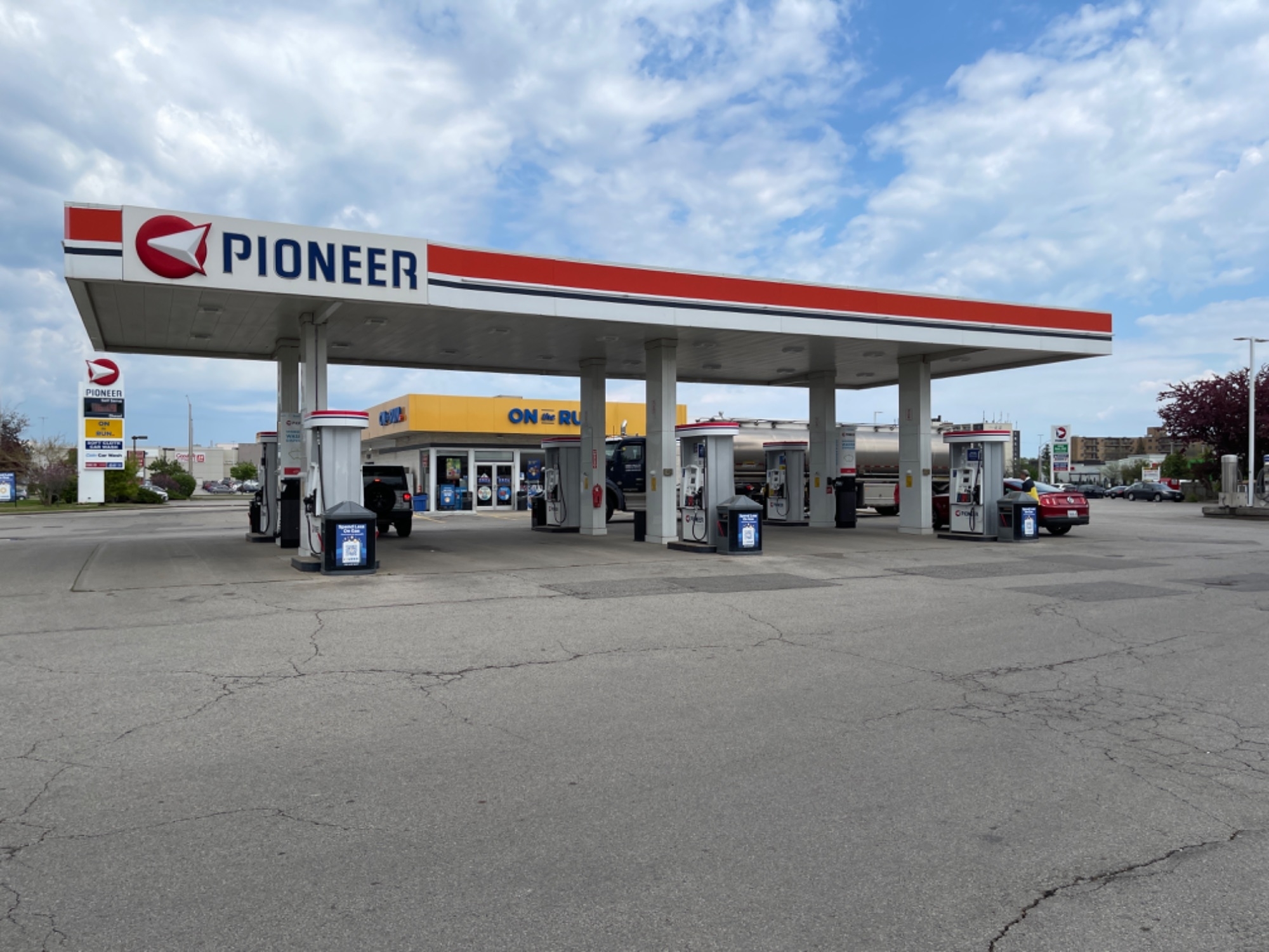 pioneer - gas station - Stations-services