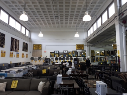 Surplus Furniture and Mattress Warehouse - Magasins de meubles