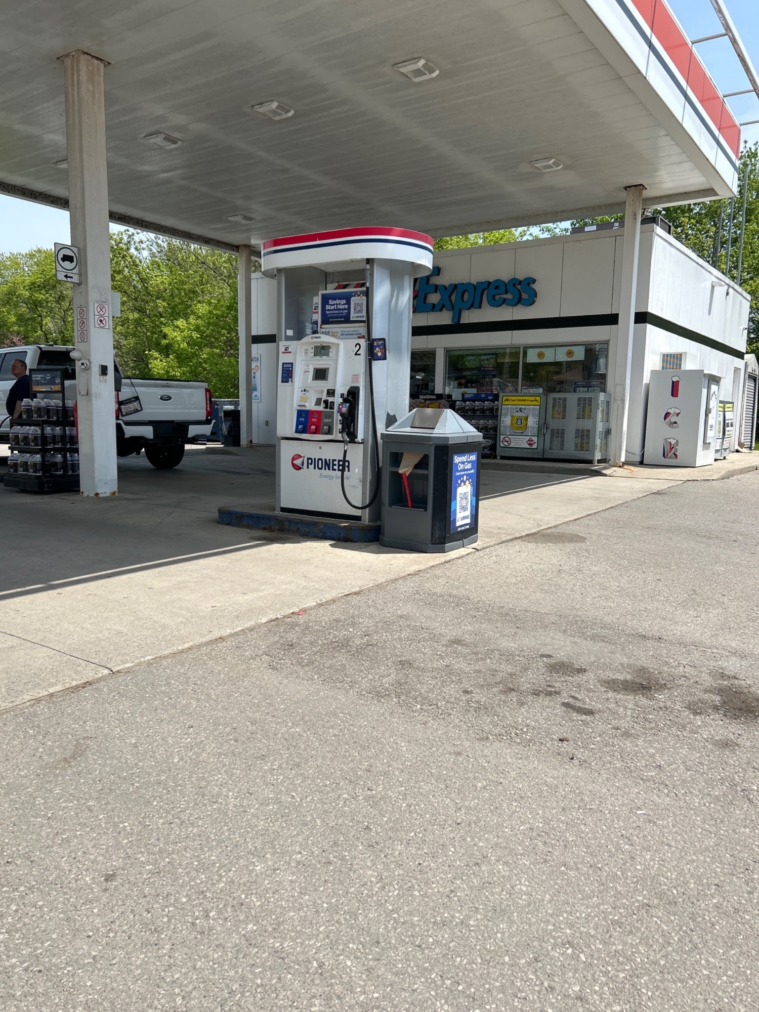 pioneer - gas station - Gas Stations