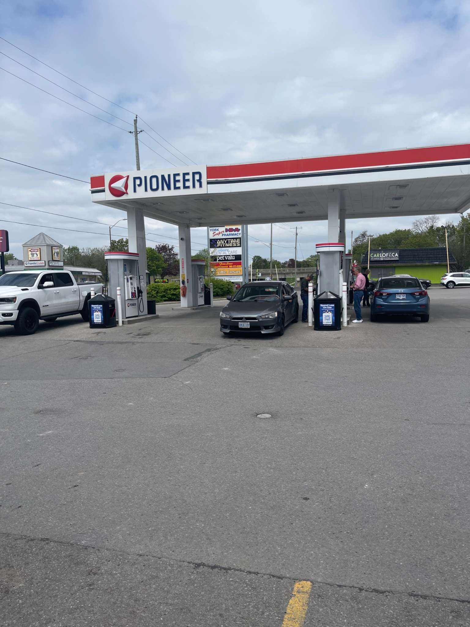 pioneer - gas station - Stations-services